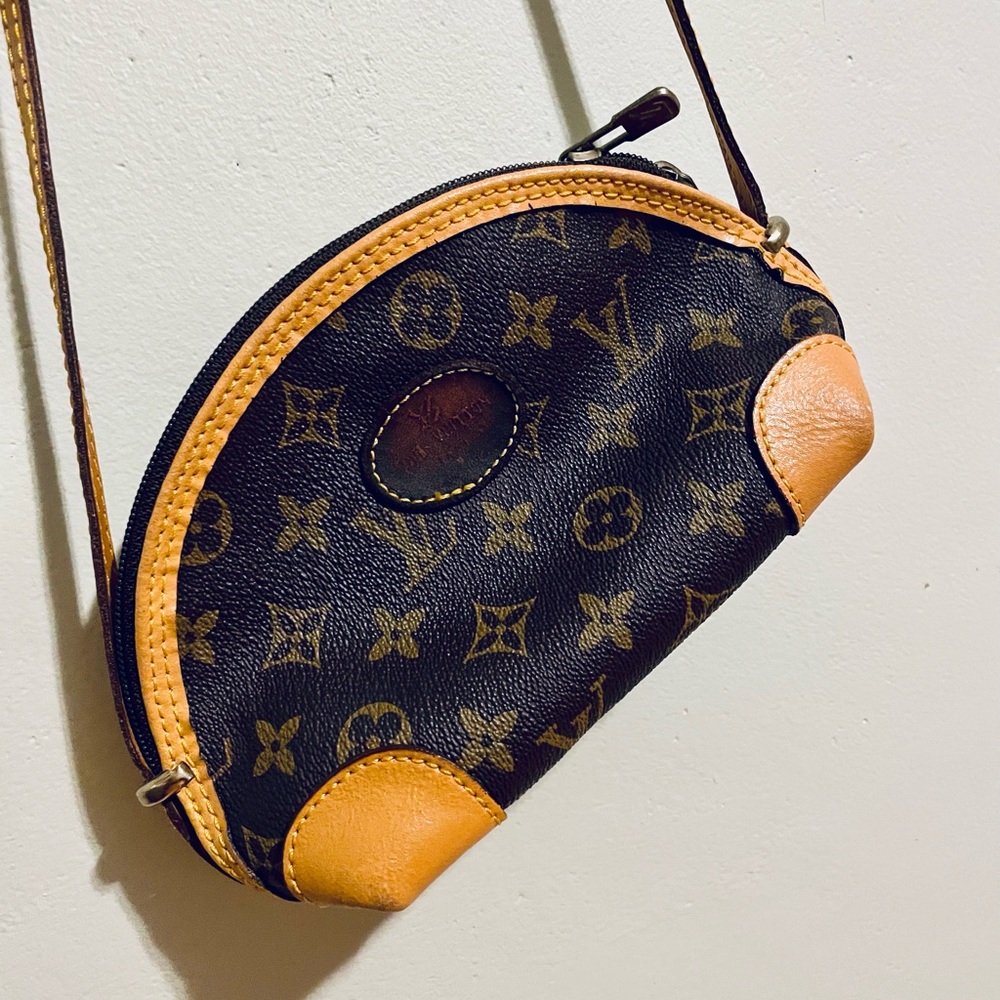 Imitation Louis Vuitton mini crossbody bag